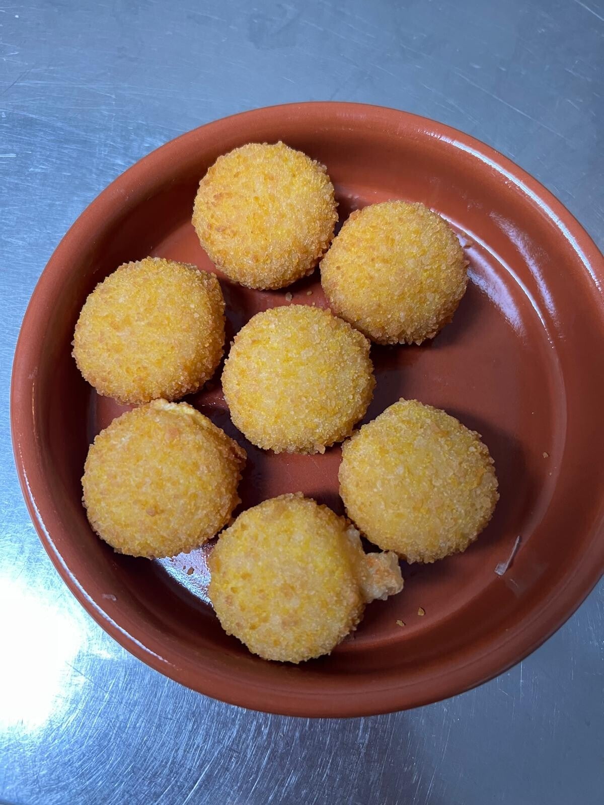 Huisgemaakte hapjes bij Sanseveria Roeselare